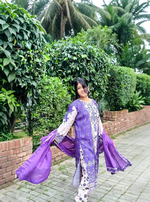 রাজকীয় দুবাই সিল্ক ডিজিটাল প্রিন্ট থ্রি-পিস - মিরর ও লেস ওয়ার্ক কালেকশন - Image 2