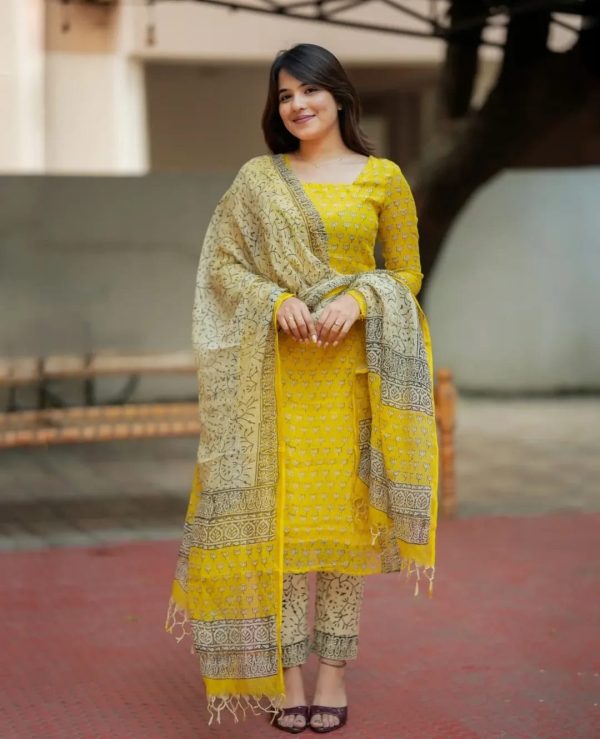 প্রিমিয়াম ডিজিটাল প্রিন্ট কোটা থ্রি-পিস - গর্জিয়াস মিরর গ্লাস ওয়ার্ক কালেকশন - Image 3